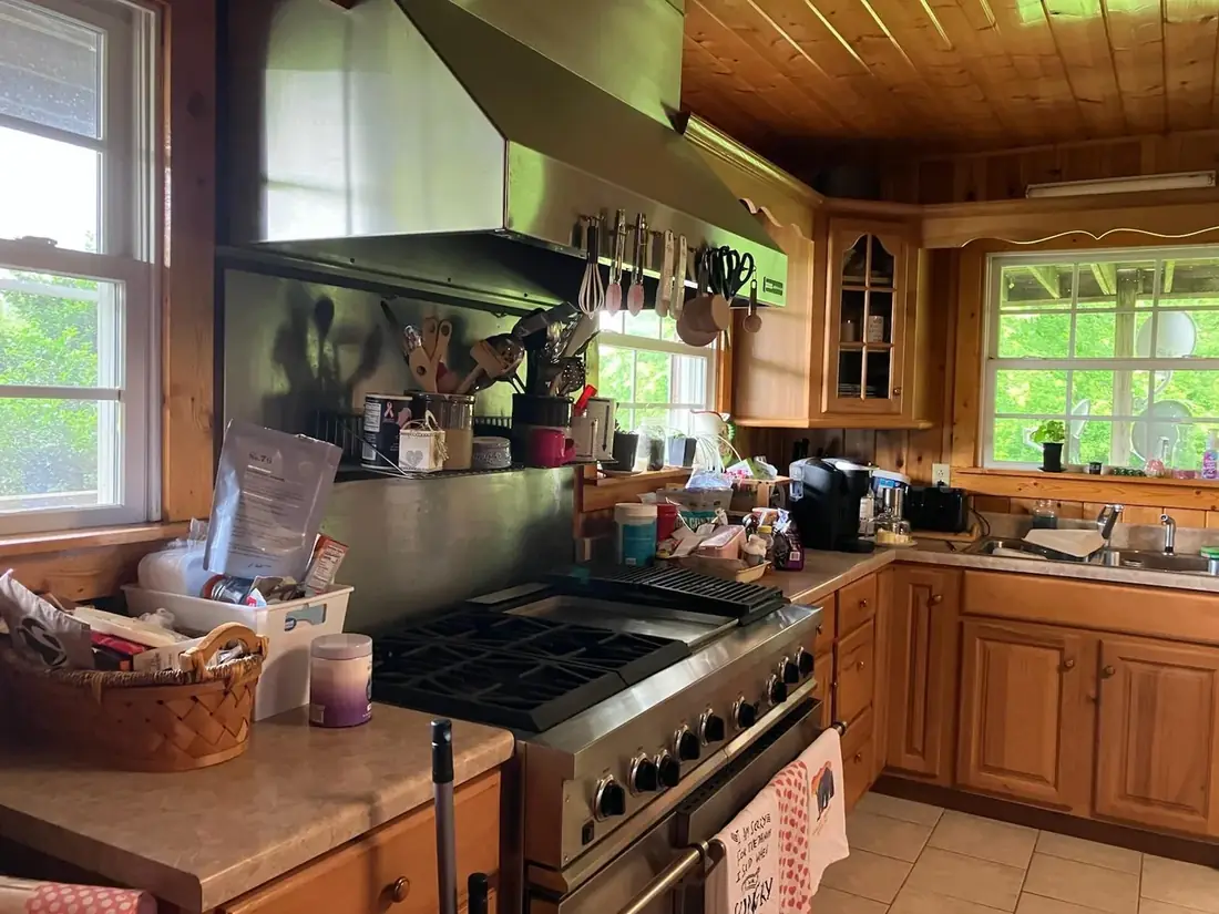 The lodge kitchen and range